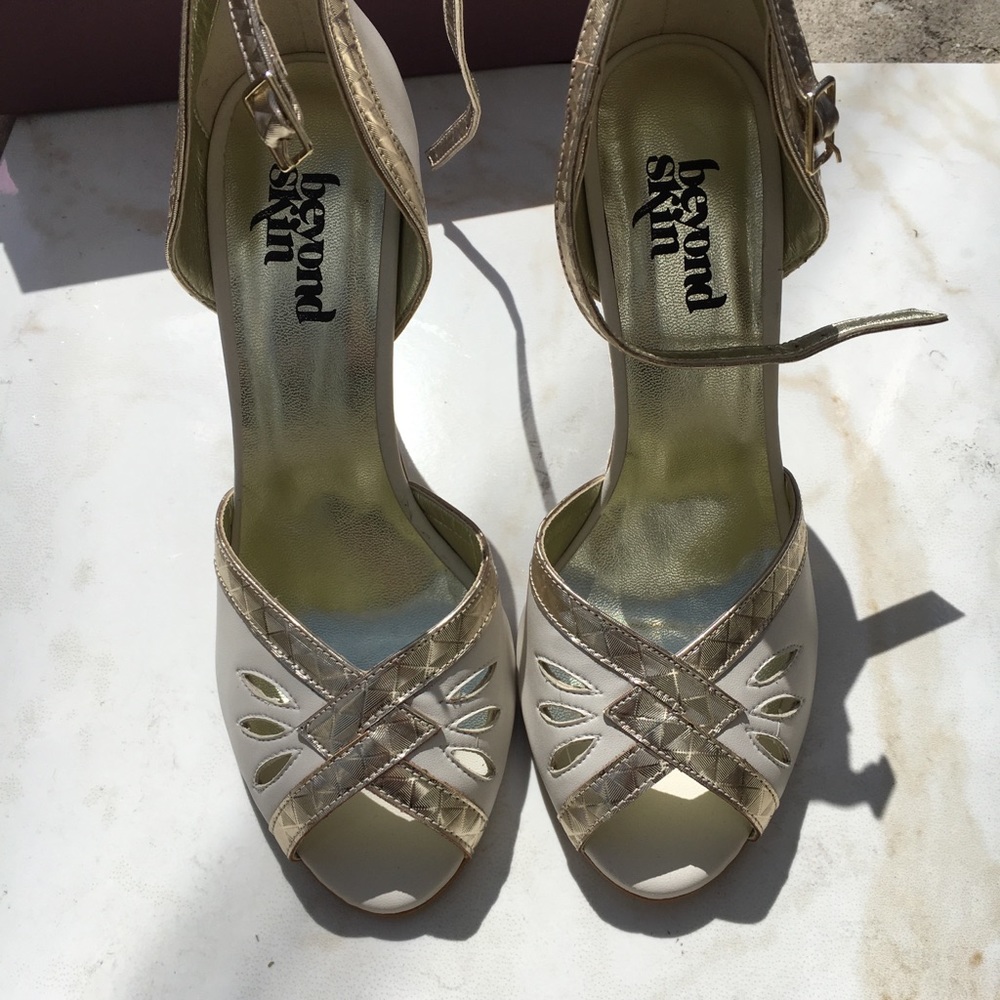 Beyond skin Cream and gold heels - Picture 4 of 8